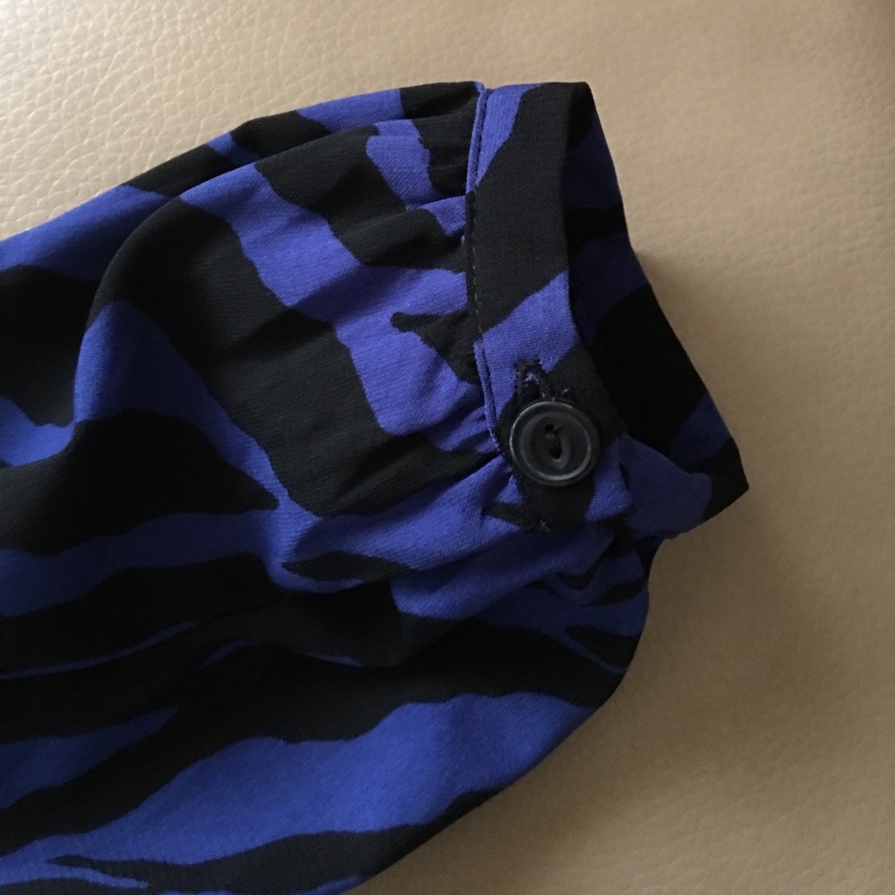 Ninety Blue & Black Long-sleeve Belted Print Blouse Small NWOT - Picture 5 of 5